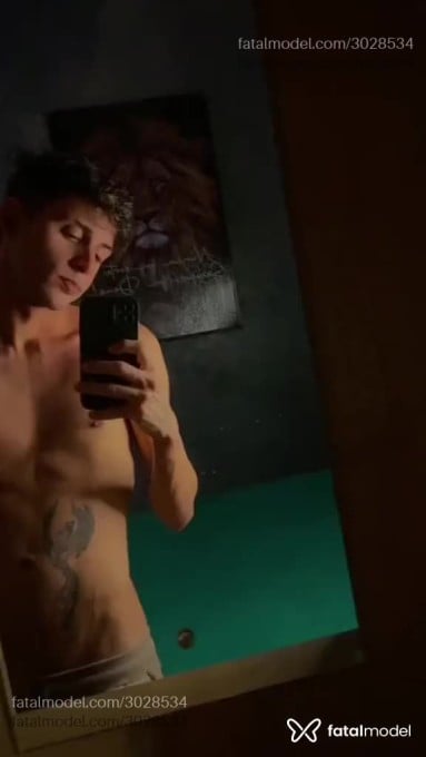 Acompanhante homem morena (o) de olhos castanhos em Virtual - Fenix