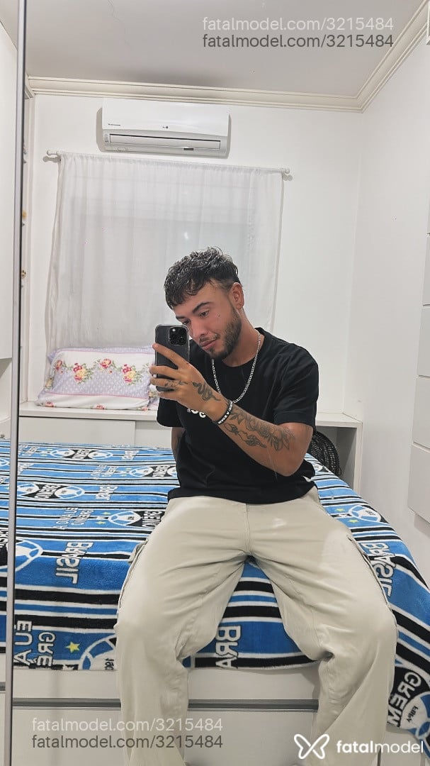 Acompanhante homem com cabelo castanho de olhos castanhos - Daniel Acompanhante homem com cabelo castanho de olhos castanhos - Daniel