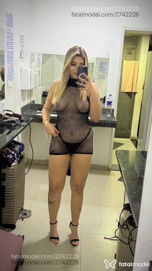 Acompanhante mulher loira (o) de olhos castanhos - Mello