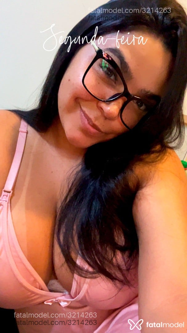 Acompanhante mulher morena (o) de olhos pretos em Londrina - Vitória