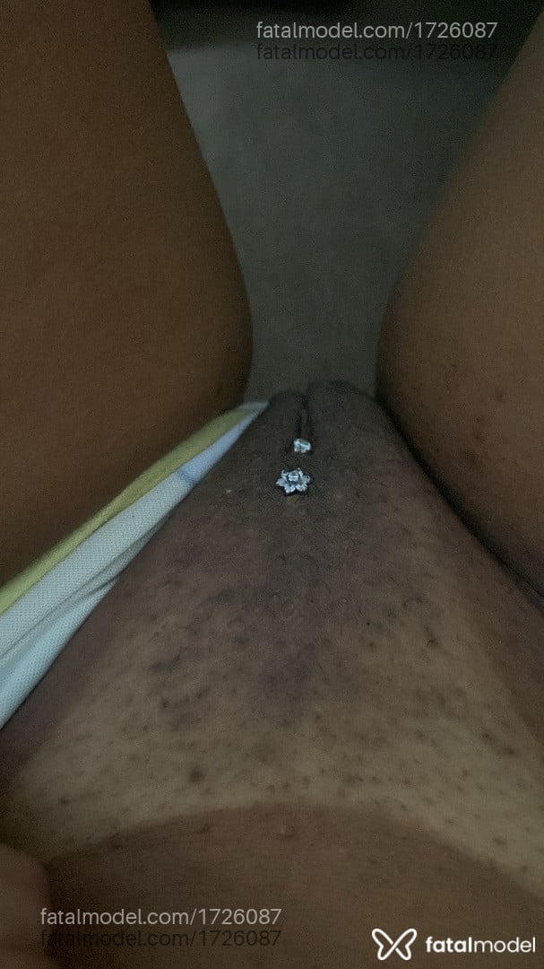 Acompanhante mulher com cabelo castanho de olhos castanhos em Coromandel Acompanhante mulher com cabelo castanho de olhos castanhos em Coromandel - Karol