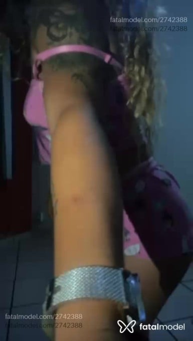 Acompanhante mulher loira (o) de olhos castanhos em Campos dos Goytacazes - Melissa