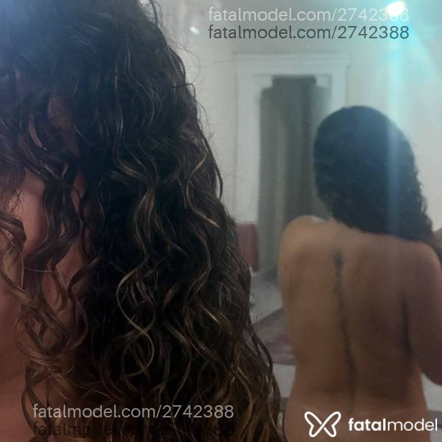 Acompanhante mulher loira (o) de olhos castanhos - Melissa