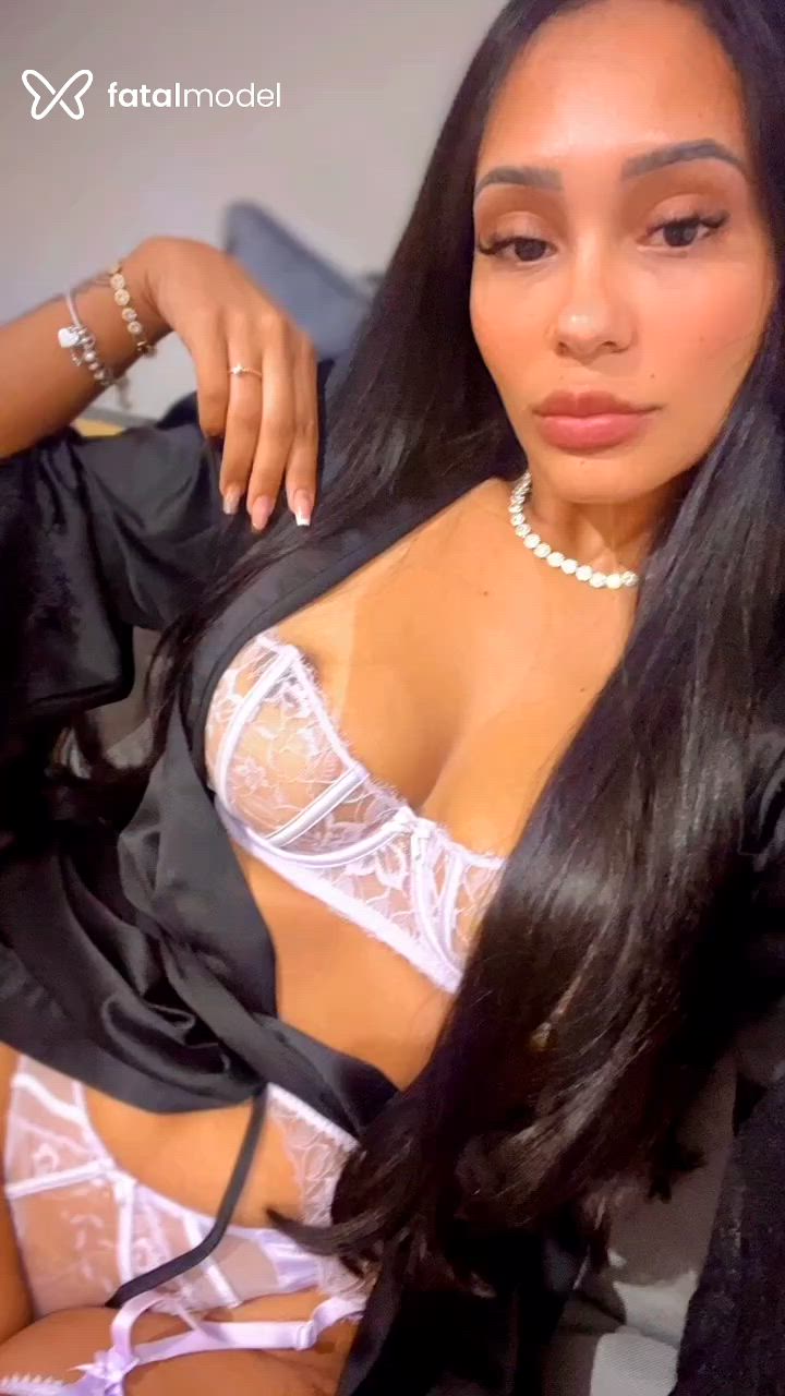Acompanhante mulher morena (o) de olhos pretos - Sabrina