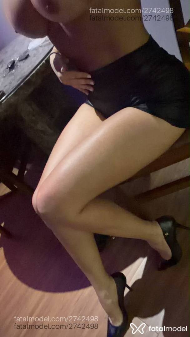 Acompanhante mulher com cabelo castanho de olhos castanhos - Laís Sanches