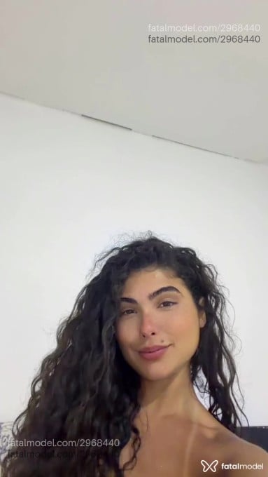 Acompanhante mulher com cabelo castanho de olhos mel - Sativa