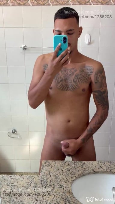 Acompanhante homem morena (o) de olhos pretos - Yuri castro Acompanhante homem morena (o) de olhos pretos - Yuri castro