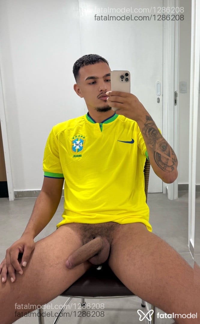 Acompanhante homem morena (o) de olhos pretos - Yuri castro Acompanhante homem morena (o) de olhos pretos - Yuri castro