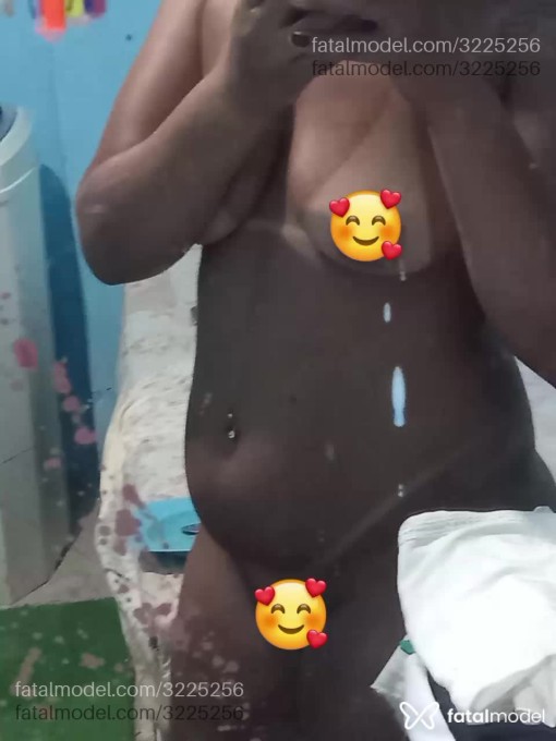 Acompanhante mulher morena (o) de olhos castanhos em Virtual - Kabuloza Silva