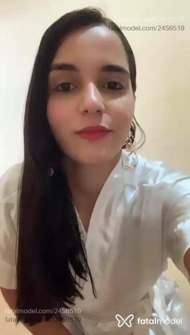 Acompanhante mulher com cabelo castanho de olhos castanhos em Brasília - Lara Bustamante
