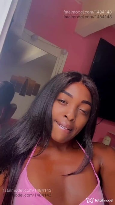 Acompanhante mulher trans morena (o) de olhos castanhos em Petrópolis - Preta Arrochada