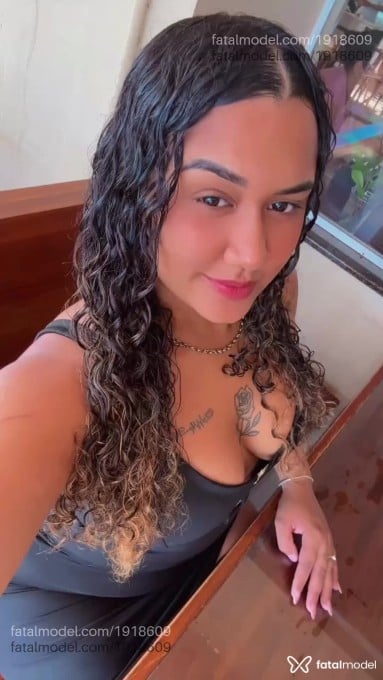 Acompanhante mulher morena (o) de olhos pretos - Júlia Acompanhante mulher morena (o) de olhos pretos - Júlia