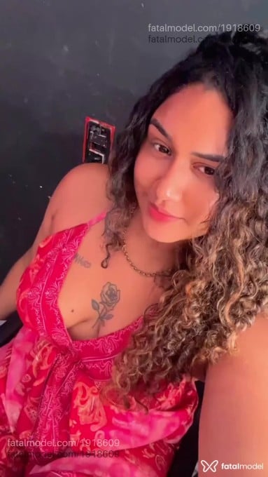 Acompanhante mulher morena (o) de olhos pretos - Júlia Acompanhante mulher morena (o) de olhos pretos - Júlia