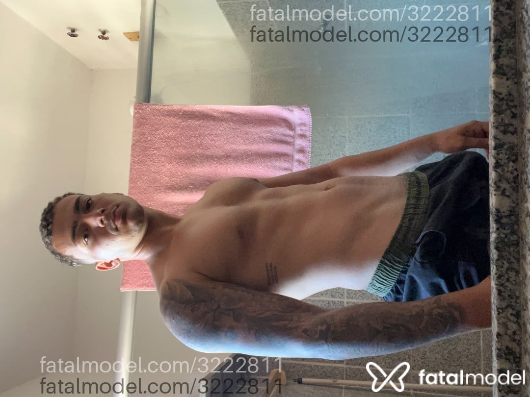 Acompanhante homem com cabelo castanho de olhos castanhos em Duque de Caxias - Mateus