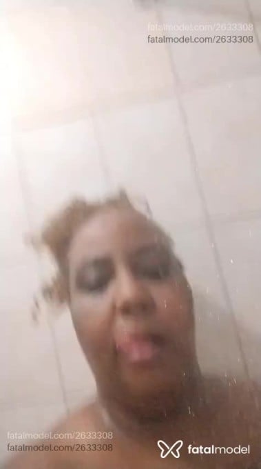 Acompanhante mulher com cabelo colorido de olhos castanhos em São Paulo - Preta