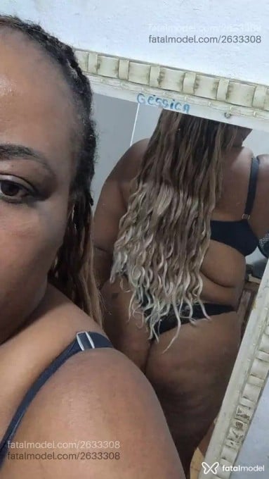 Acompanhante mulher com cabelo colorido de olhos castanhos em São Paulo - Preta