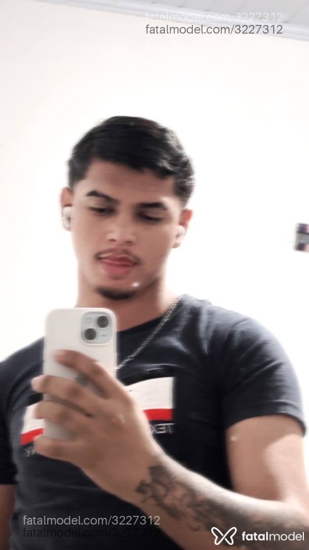 Acompanhante homem morena (o) de olhos pretos em Virtual Acompanhante homem morena (o) de olhos pretos em Virtual - Luan Flop