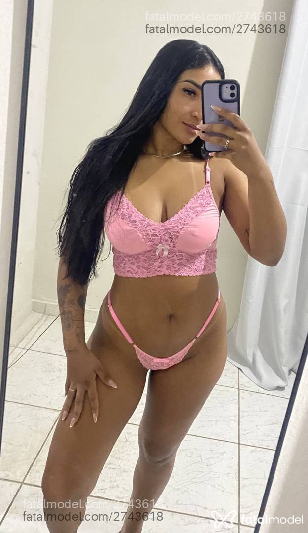 Acompanhante mulher morena (o) de olhos pretos - Anna