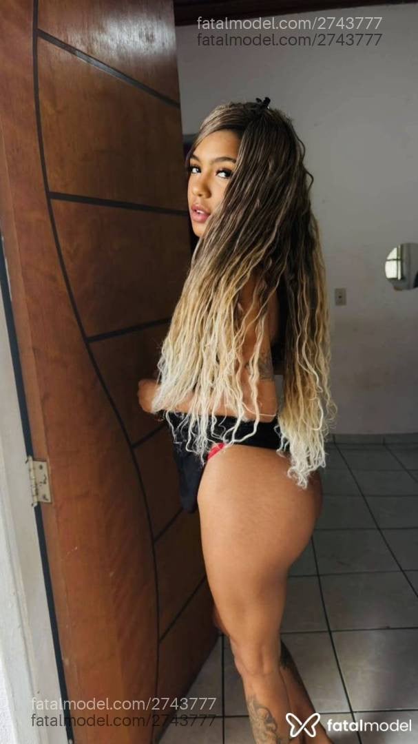 Acompanhante mulher morena (o) de olhos pretos - Mih