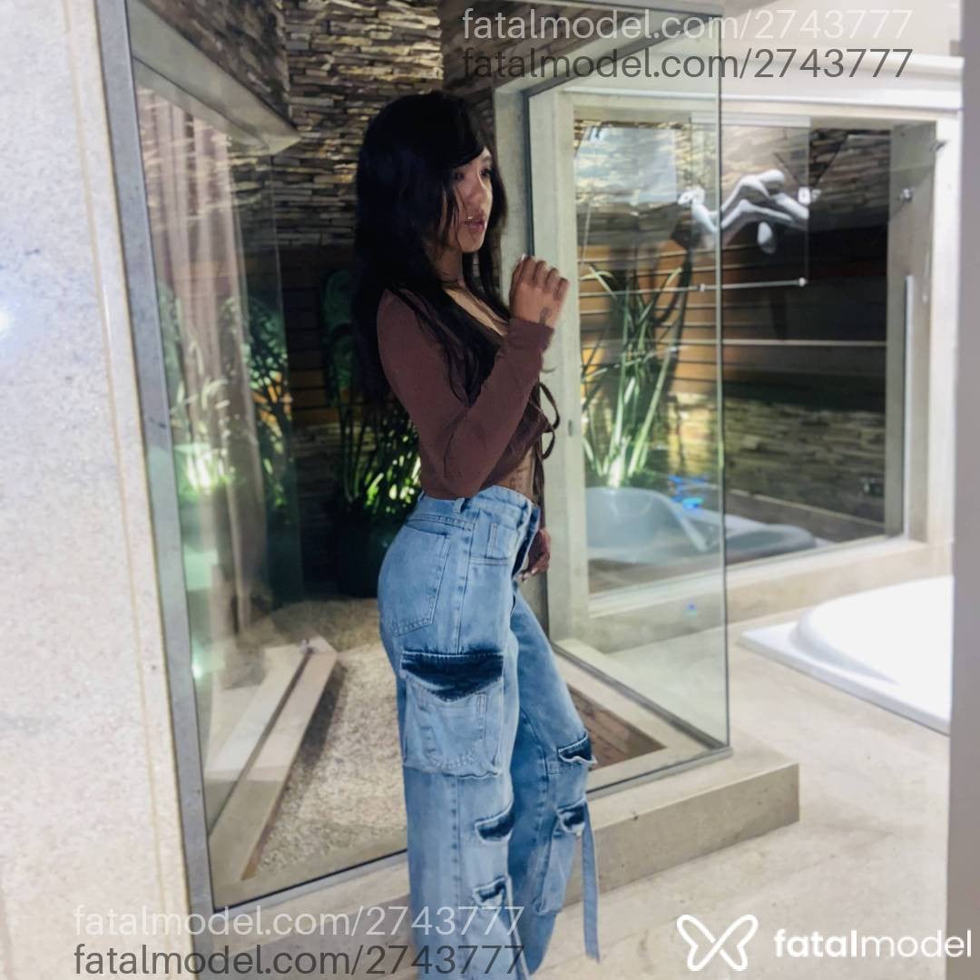 Acompanhante mulher morena (o) de olhos pretos - Mih