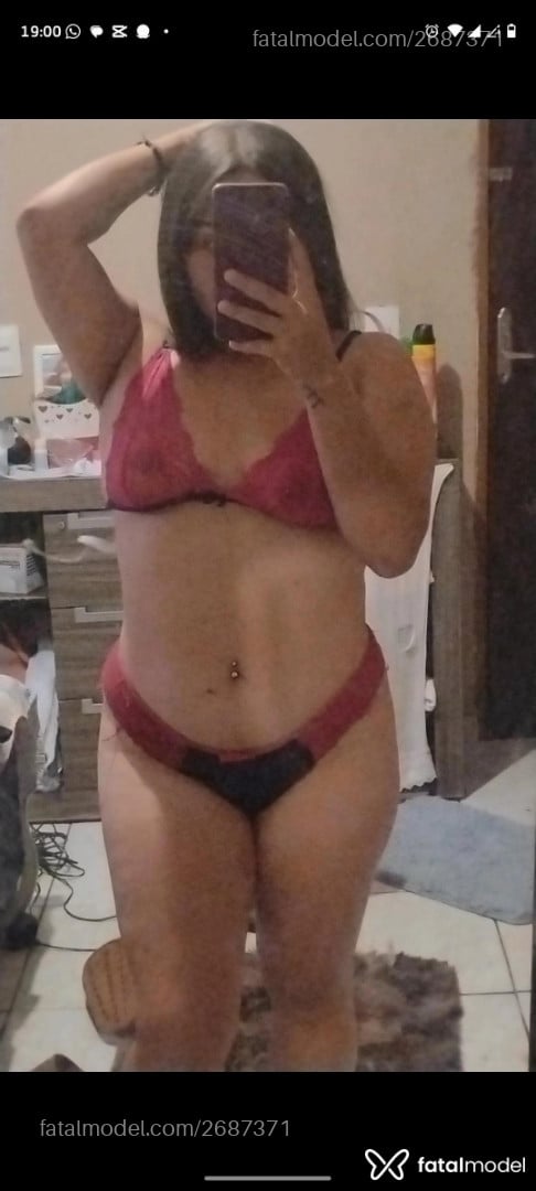 Acompanhante mulher com cabelo castanho de olhos castanhos - Carolzinha Santos