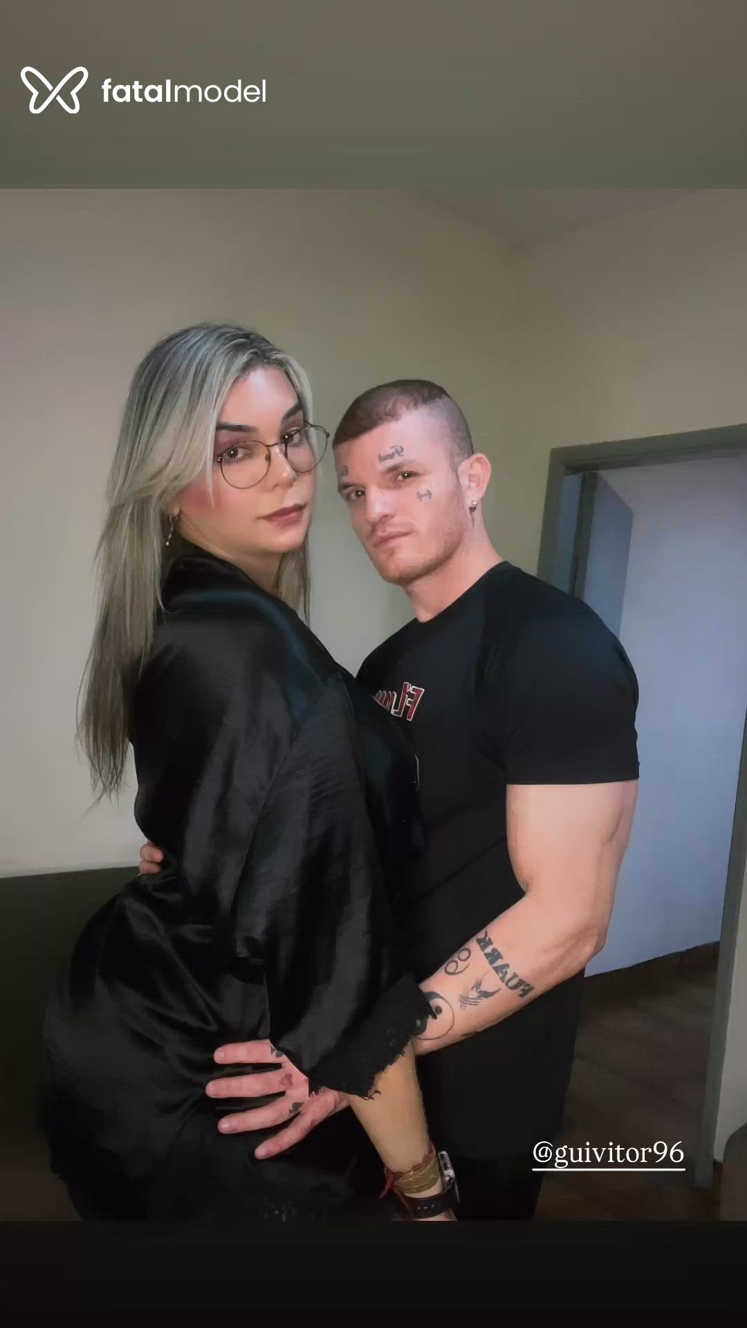 Acompanhante travesti loira (o) de olhos castanhos - Emily Santos