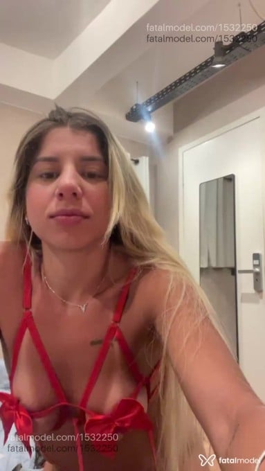 Acompanhante mulher loira (o) de olhos verdes - Maria Vitória Acompanhante mulher loira (o) de olhos verdes - Maria Vitória