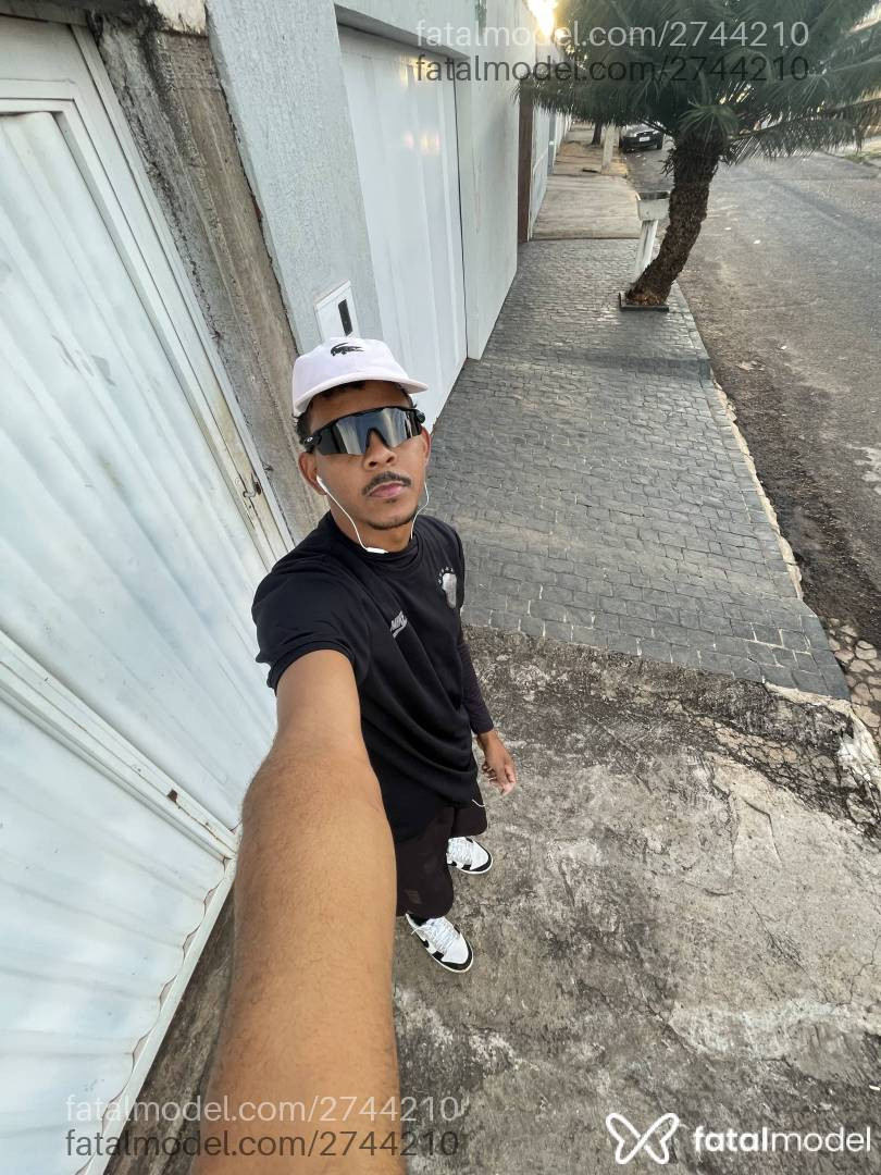 Acompanhante homem morena (o) de olhos castanhos em Uberlândia - Netob