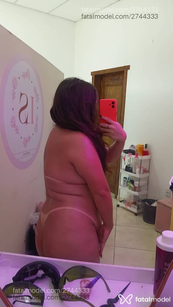 Acompanhante mulher com cabelo castanho de olhos mel - Bruna