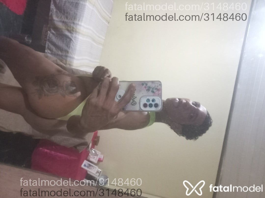 Acompanhante mulher trans morena (o) de olhos mel em Virtual - Allana