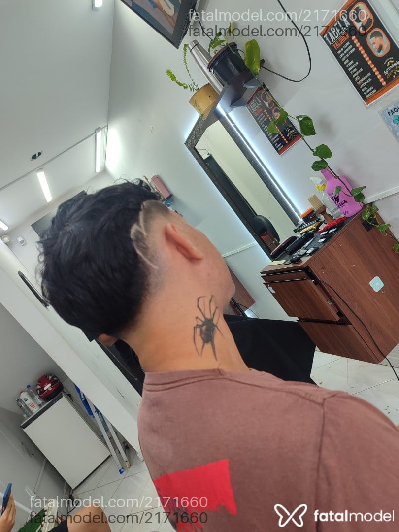 Acompanhante homem com cabelo castanho de olhos mel em Florianópolis - Gabriel Tesudo