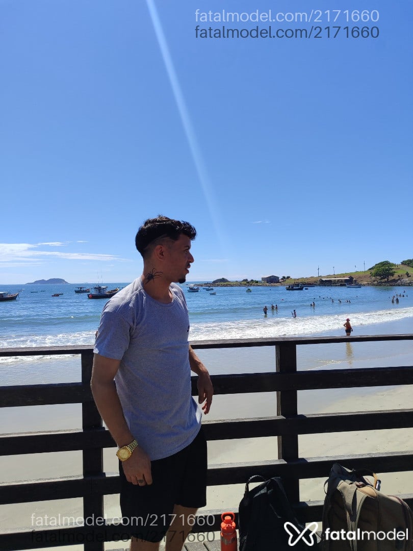 Acompanhante homem com cabelo castanho de olhos mel em Florianópolis - Gabriel Tesudo