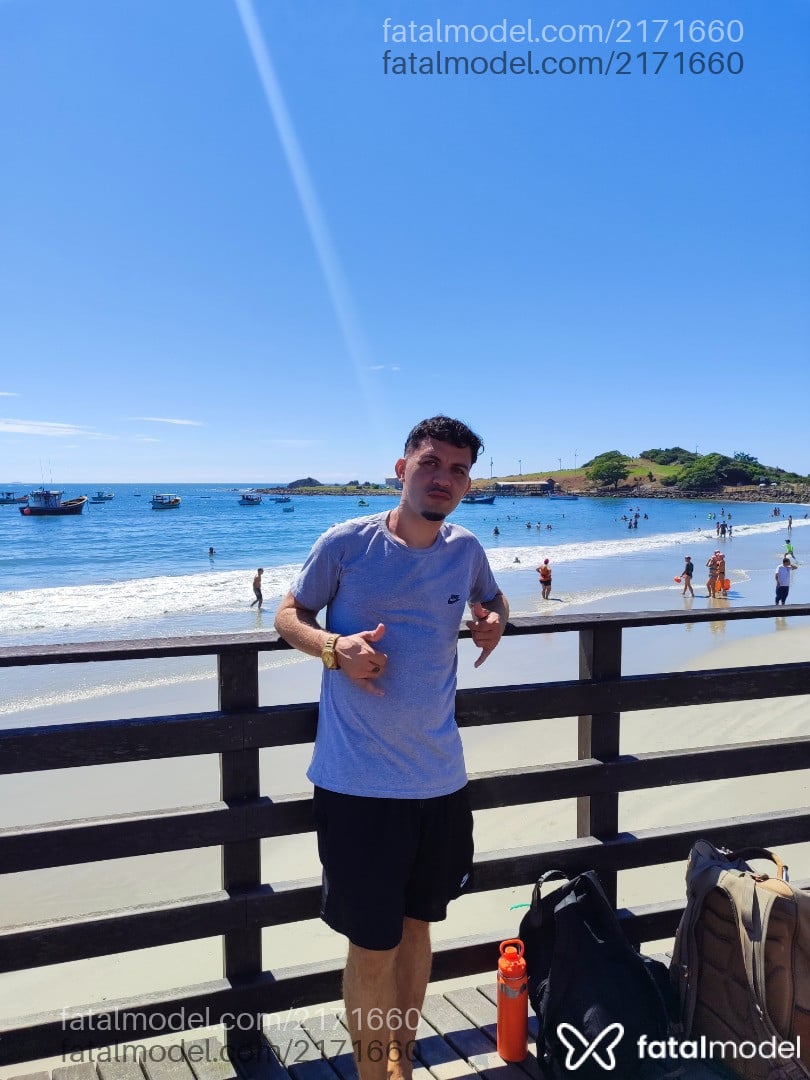 Acompanhante homem com cabelo castanho de olhos mel em Florianópolis - Gabriel Tesudo