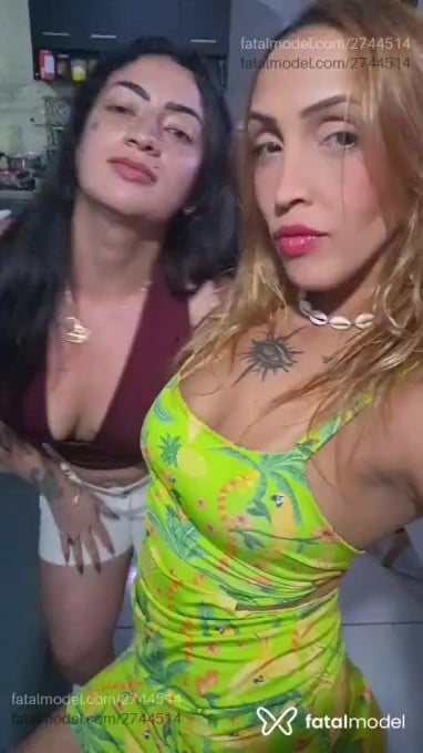 Acompanhante mulher loira (o) de olhos castanhos - Caroline Acompanhante mulher loira (o) de olhos castanhos - Caroline