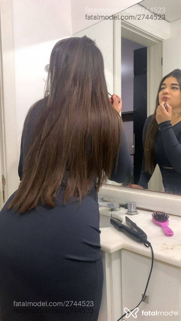 Acompanhante mulher com cabelo castanho de olhos verdes em Porto Alegre - Lari Rangel