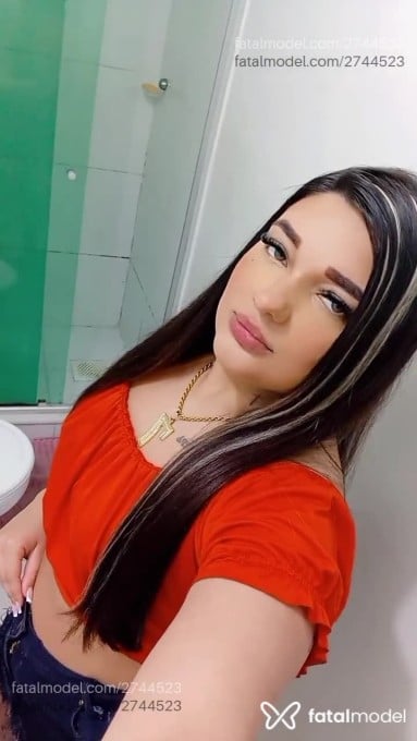 Acompanhante mulher com cabelo castanho de olhos verdes em Porto Alegre - Lari Rangel