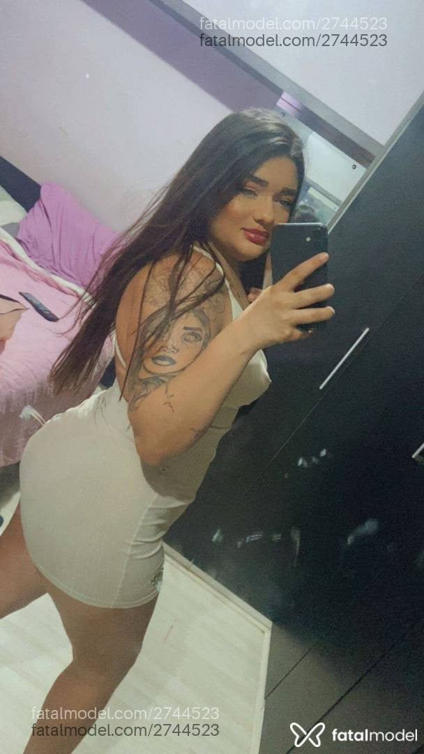 Acompanhante mulher com cabelo castanho de olhos verdes em Porto Alegre - Lari Rangel