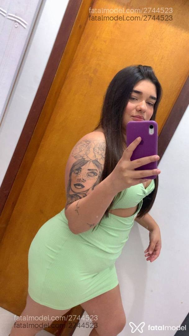 Acompanhante mulher com cabelo castanho de olhos verdes em Porto Alegre - Lari Rangel