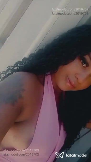 Acompanhante mulher trans com cabelo castanho de olhos pretos em Salvador - Alana