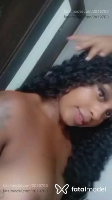 Acompanhante mulher trans com cabelo castanho de olhos pretos em Salvador - Alana