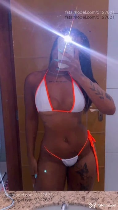 Acompanhante mulher com cabelo castanho de olhos castanhos em Capelinha - Aurora Xavier