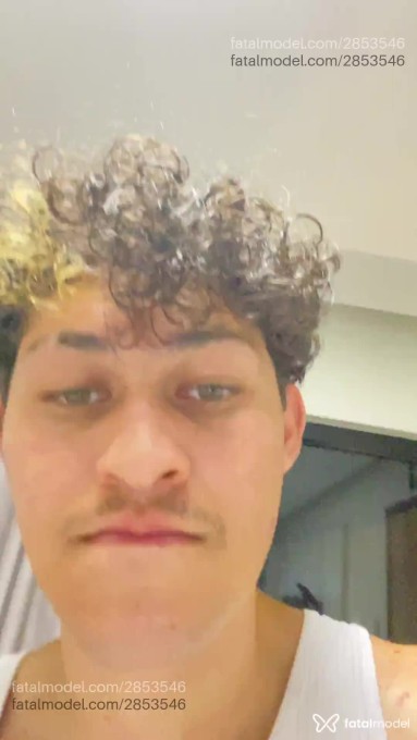 Acompanhante homem morena (o) de olhos verdes - Lucs Acompanhante homem morena (o) de olhos verdes - Lucs