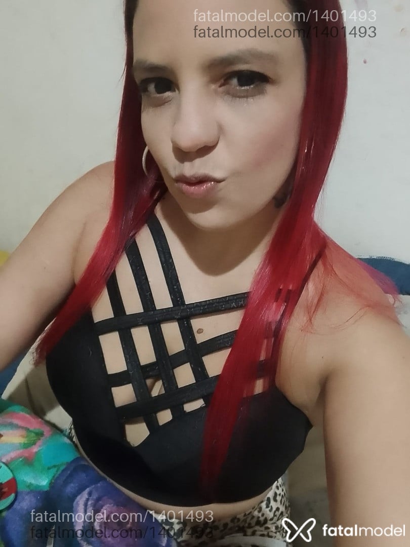 Acompanhante mulher com cabelo colorido de olhos castanhos em Guaíra Acompanhante mulher com cabelo colorido de olhos castanhos em Guaíra - Letícia