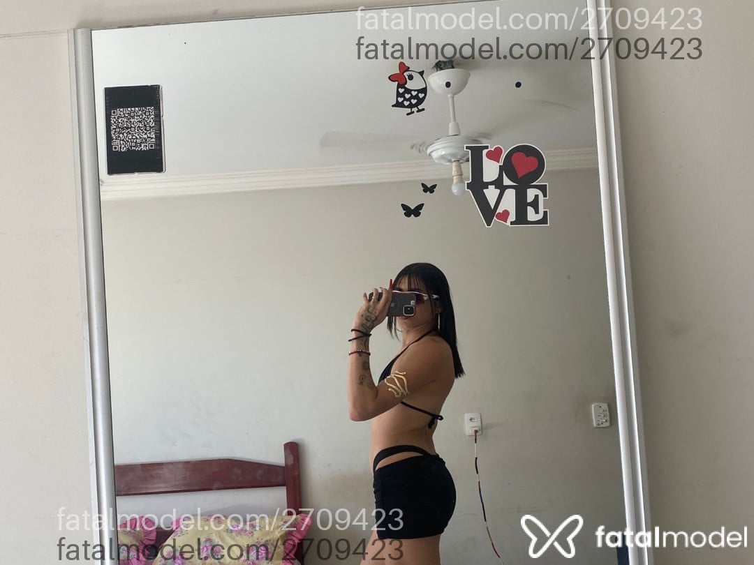 Acompanhante mulher trans com cabelo castanho de olhos castanhos em Serra Acompanhante mulher trans com cabelo castanho de olhos castanhos em Serra - Bahianinha
