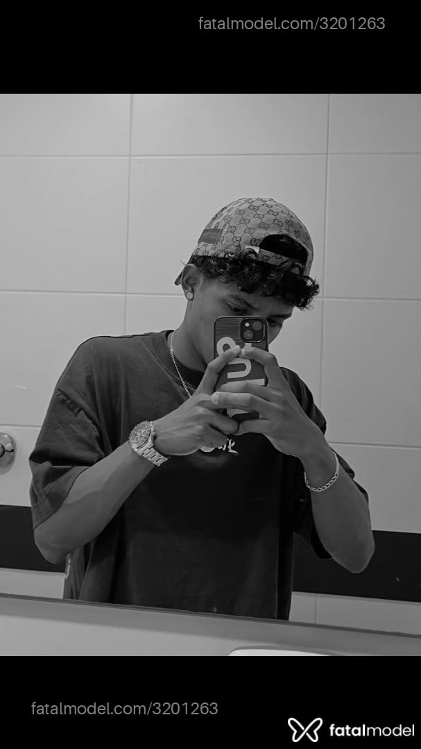 Acompanhante homem morena (o) de olhos castanhos em Curitiba - Champagnepapi