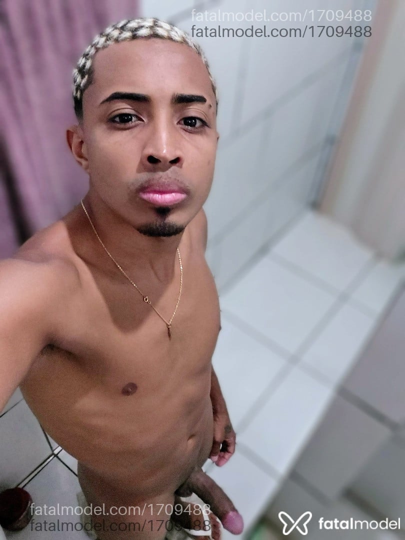 Acompanhante não-binário morena (o) de olhos castanhos em Rio de Janeiro - Victor