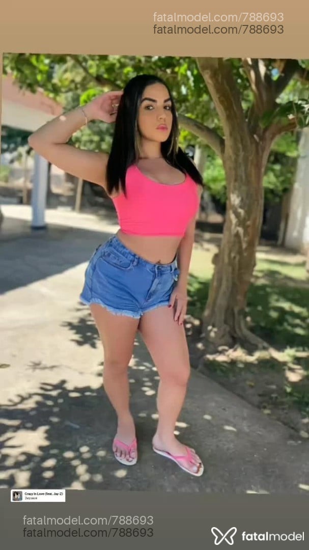 Acompanhante mulher trans com cabelo castanho de olhos pretos em Florianópolis - Fernanda Ribeiro