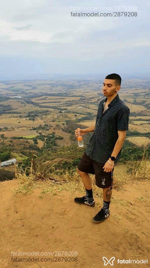 Acompanhante homem com cabelo castanho de olhos castanhos em Guarujá Acompanhante homem com cabelo castanho de olhos castanhos em Guarujá - Julio