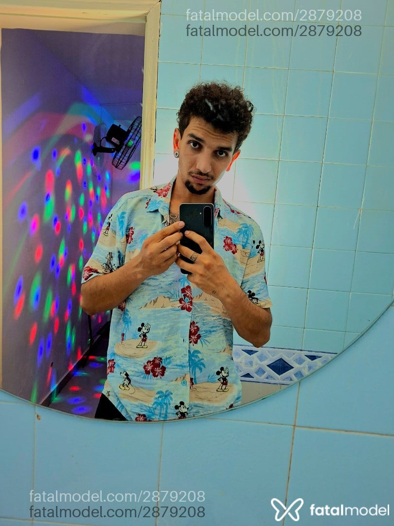 Acompanhante homem com cabelo castanho de olhos castanhos em Guarujá Acompanhante homem com cabelo castanho de olhos castanhos em Guarujá - Julio