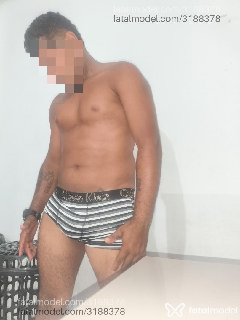 Acompanhante homem morena (o) de olhos pretos em Piúma Acompanhante homem morena (o) de olhos pretos em Piúma - Moreninho